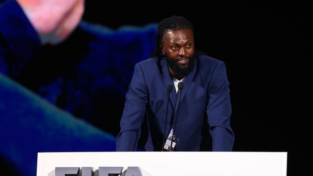 أديبايور يتغنى بنادي الزمالك ويتوقع سيناريو السوبر الأفريقي