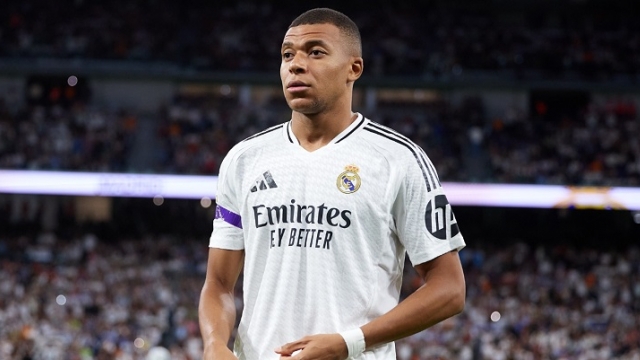 أنشيلوتي يفكر في استبعاد مبابي أمام ألافيس ومفاجأة قد تغيير