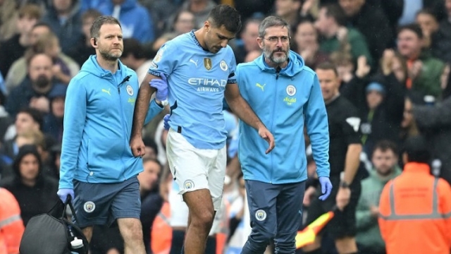 إصابة قوية تضرب رودري في قمة مانشستر سيتي ضد أرسنال