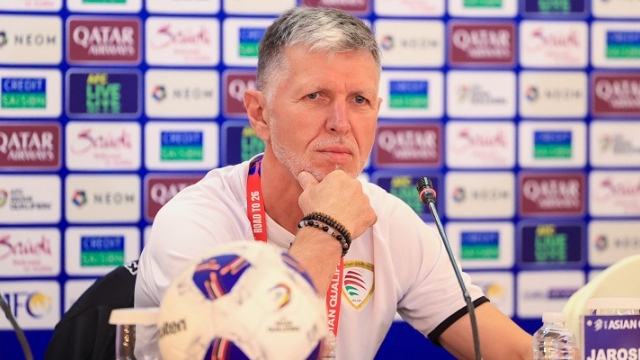 إقالة شيلهافي من تدريب منتخب عمان وتحديد بديله