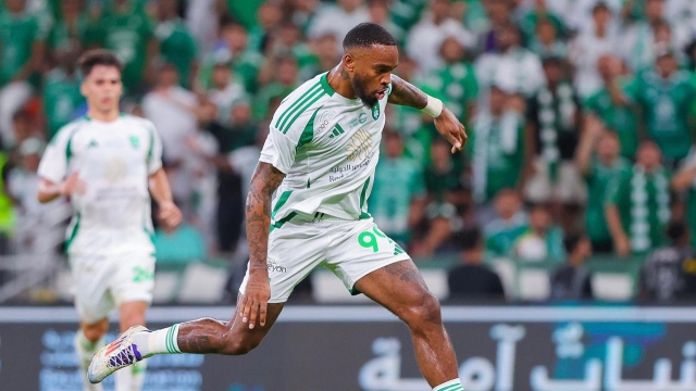 الأهلي يروض ضمك "العنيد" ويعود لسكة الفوز في الدوري السعودي