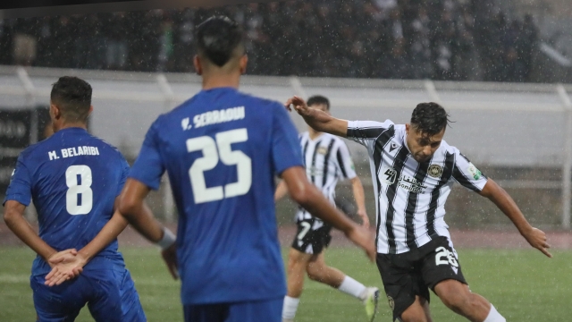 "الفار" يثير جدلًا واسعًا مع انطلاق الدوري الجزائري