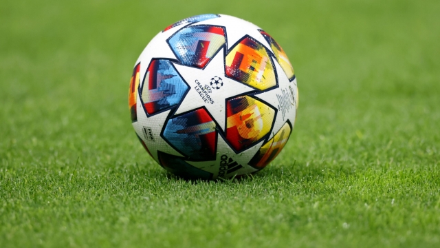 الكرة تعود للدوران في أبطال أوروبا بنظام جديد وصدامات مبكرة