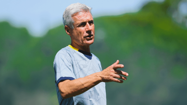 النصر يُبلغ لويس كاسترو بإقالته.. وهذا المدرب الأقرب لخلافته