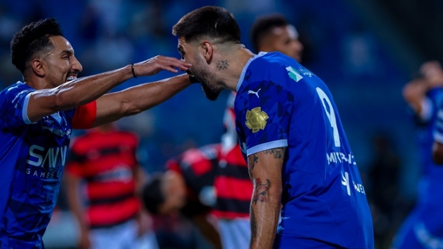 الهلال يستعرض عضلاته أمام الرياض ويستعيد صدارة دوري روشن