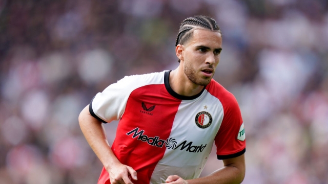 الهولنديون ينقلبون على الجزائري زروقي بسبب تشابي ألونسو