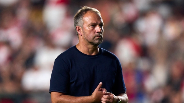 بدون ميسي.. كيف حقق هانز فليك ما عجز عنه الآخرون؟