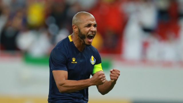 براهيمي يظهر مجددًا في تدريبات الغرافة بعد حل أزمته