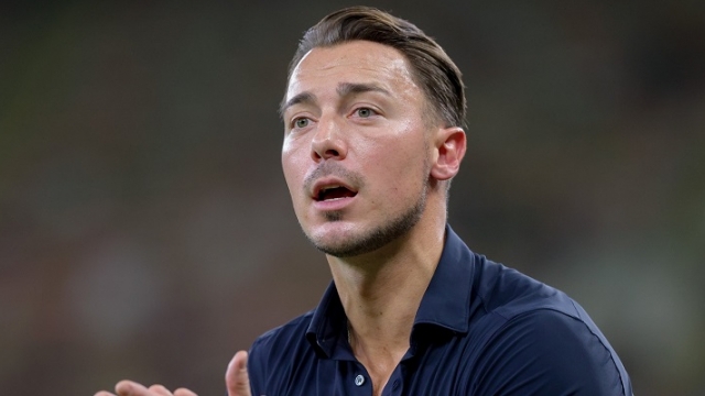 تصرفوا بغباء.. يايسله يوبخ لاعبيه بعد السقوط أمام الجندل