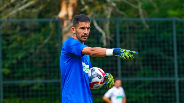 حارس الرجاء السابق يتعرض لإصابة مروّعة مع شبيبة القبائل