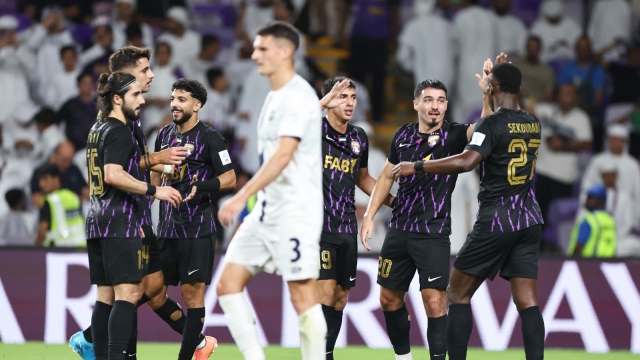 خاص| فيفا يحدد برنامج الأهلي والعين الزمني لتسجيل اللاعبين