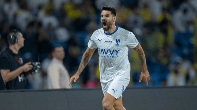 خطفت قلب لاعب الهلال السعودي من أول نظرة.. من تكون كريستينا؟