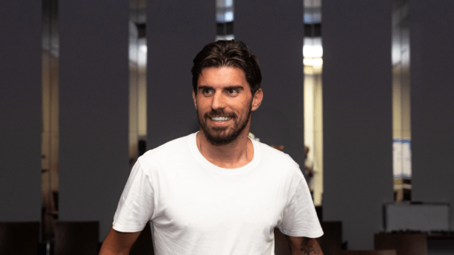 روبن نيفيز وزوجته يخطفان الأنظار في الاحتفال باليوم الوطني