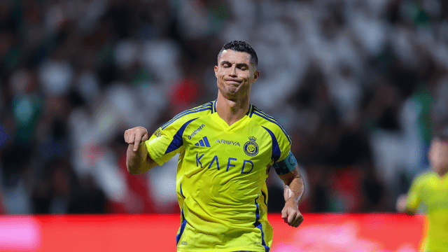 سر إشارة رونالدو لنجله بـ"الهاتريك" بعد تسجيله أمام الاتفاق