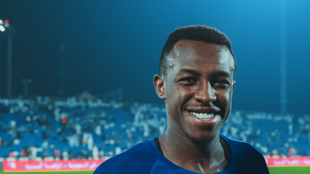 سعود عبد الحميد ينتظر الفرصة.. تغيير مُتوقع في خط دفاع روما