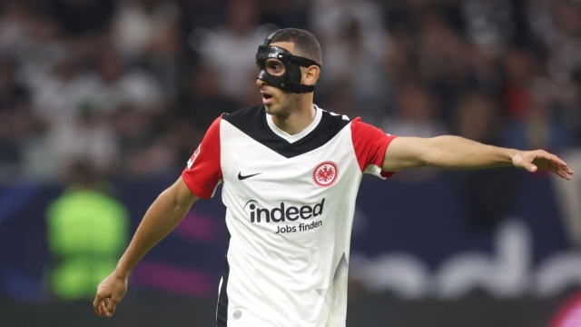 صدمة في رواتب السخيري ومرموش وشايبي مع آينتراخت فرانكفورت