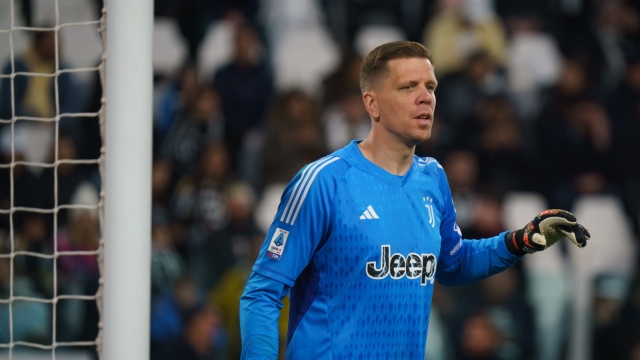 صلاح ورونالدو شاهدان.. سجل فويتشيك تشيزني يفزع جمهور برشلونة