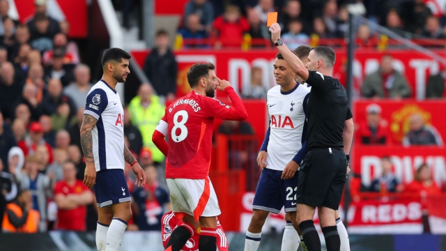 طرد برونو يكلف مانشستر يونايتد سقوطًا ثقيلًا على يد توتنهام