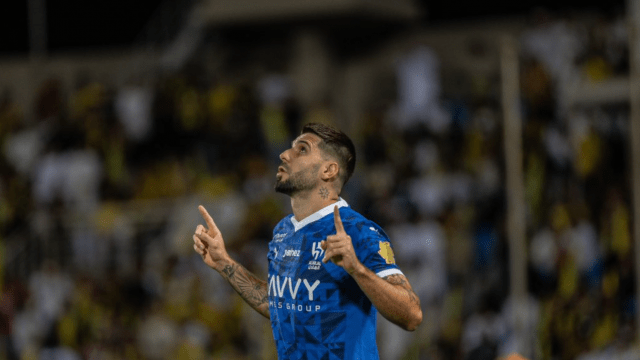 "عملاق الكرات الرأسية".. قسوة ميتروفيتش مستمرة مع الاتحاد