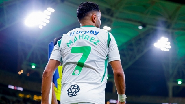 غموض حول موقف رياض محرز من مباراة الأهلي بكأس الملك السعودي