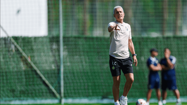 "قمنا بضرب بعضنا البعض"| مدرب النصر يسخر من أزمته مع رونالدو