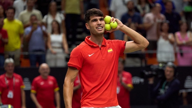 كارلوس ألكاراز يقود إسبانيا إلى ربع نهائي كأس ديفيز للتنس