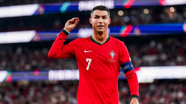 كريستيانو رونالدو يحتفل بالوصول إلى "مليار" متابع عبر منصاته