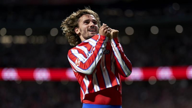 لأجل عيون مشجعة صغيرة.. أنطوان غريزمان "يخرق" القانون!