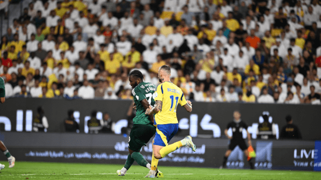 لقطة تُشعل غضب جماهير الأهلي السعودي بعد التعادل مع النصر
