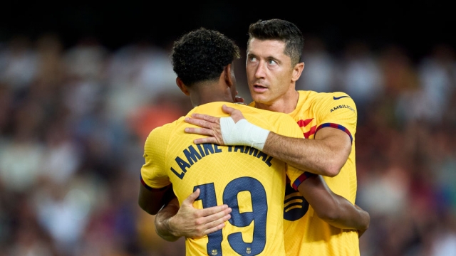 ليفاندوفسكي يحذر زميله في برشلونة لامين يامال من هذه الأخطار