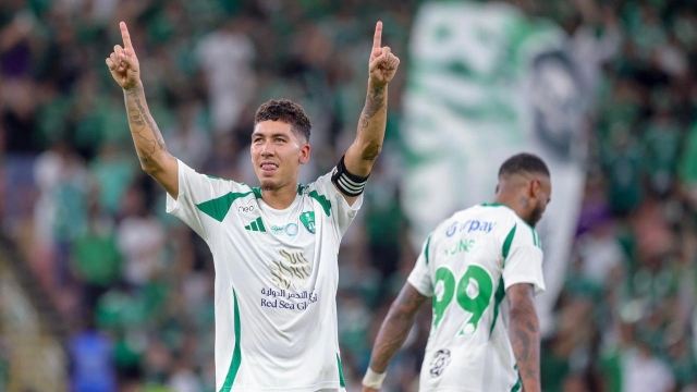 مباراة الأهلي وضمك.. "الفار" يتلاعب بأعصاب الجماهير