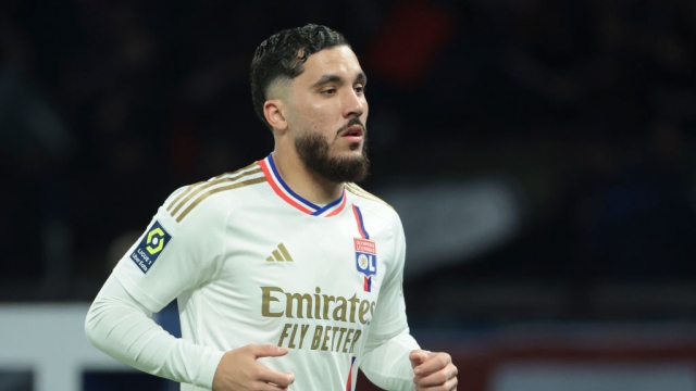 مثل عوار.. الفرنسيون يهاجمون شرقي ودوغاري يسخر منه