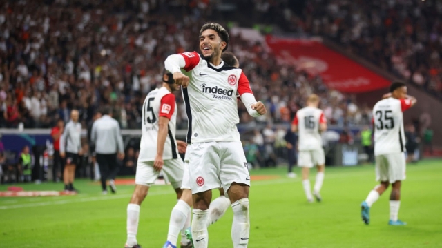 مدرب فرانكفورت يعلق على هدف عمر مرموش الرائع في البوندسليغا