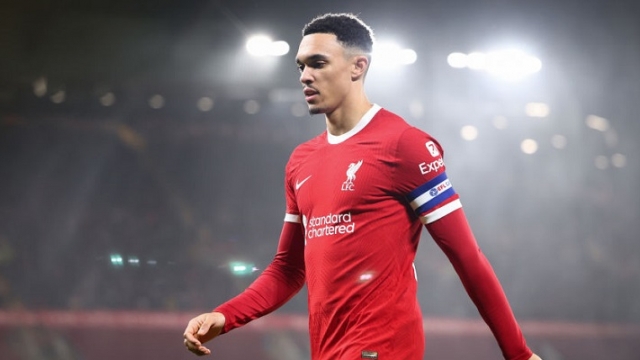 مفاجأة.. ألكسندر أرنولد يقدم عرضًا لشراء نادٍ فرنسي!