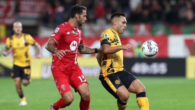 مونزا يُجبر إنتر ميلان على التعادل ويهدي نابولي الصدارة