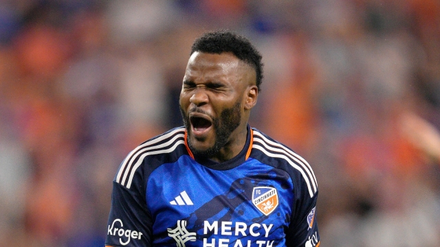 نقطة قانونية ستحسم الصراع بين بوبيندزا والزمالك