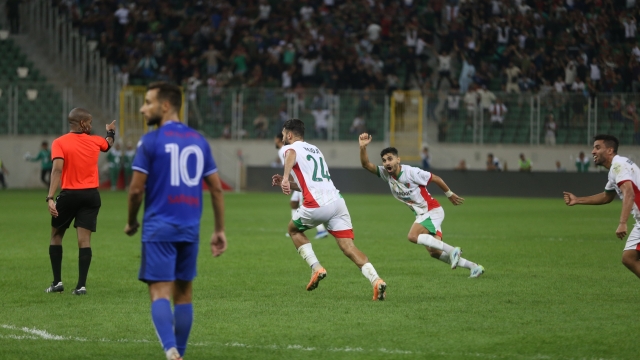 وفاة مشجع مولودية الجزائر خلال لقاء المنستير والإدارة تواسي