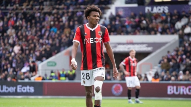 4 أسباب تدفع هشام بوداوي للرحيل عن نادي نيس الفرنسي