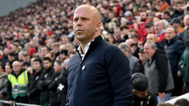 آرني سلوت يكرر إنجاز بعد 33 عامًا ويُحاكي غوارديولا