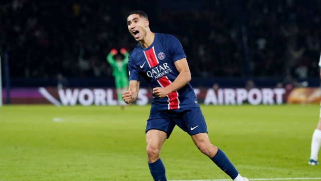 أشرف حكيمي ينقذ باريس سان جيرمان من الخسارة أمام أيندهوفن