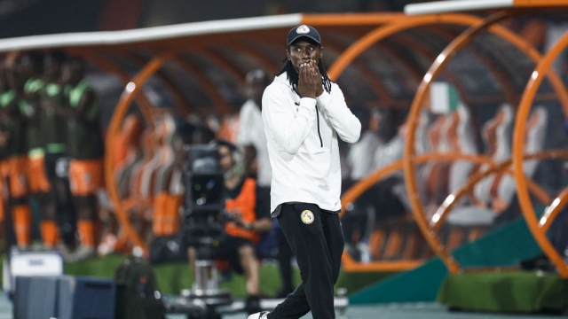 أليو سيسيه يفاوض منتخبًا عربيًا بعد رحيله عن السنغال