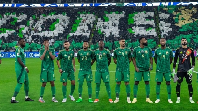 السعودية ضد البحرين.. تحديد بديل سعود عبد الحميد وغائب جديد