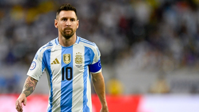 القنوات الناقلة لمباراة الأرجنتين وفنزويلا اليوم في تصفيات كأس العالم 2026