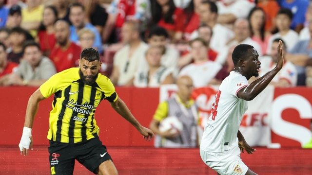 القنوات الناقلة لمباراة الاتحاد والأهلي اليوم في دوري روشن 2024-25