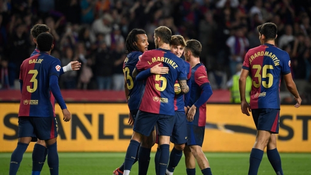 برشلونة يكتسح إشبيلية بخماسية في الدوري الإسباني