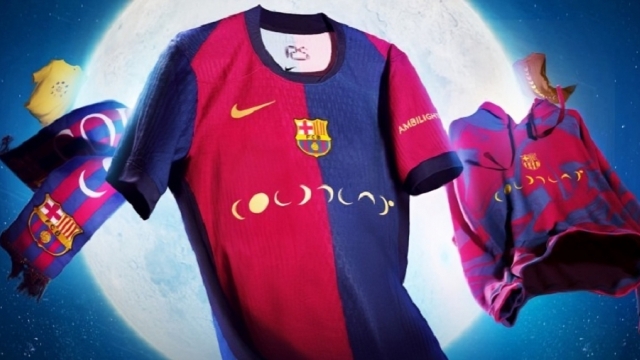 برشلونة يكشف عن قميص خاص بمباراة الكلاسيكو ضد ريال مدريد
