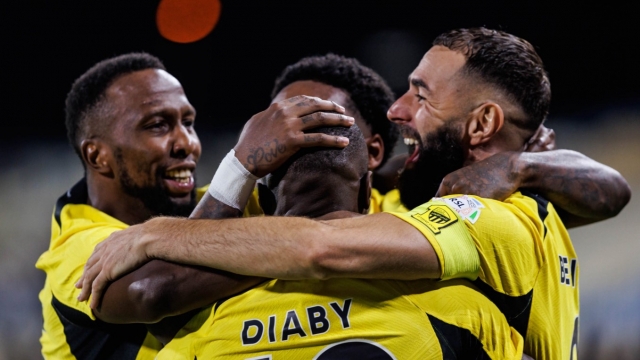 بنزيما وعوار يقودان الاتحاد لتجاوز الأخدود في دوري روشن