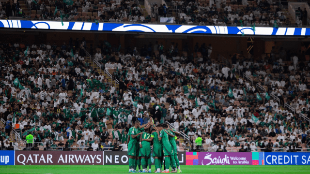 تصرف جماهيري غير متوقع في مباراة السعودية والبحرين