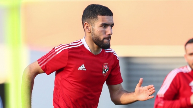 حرب وكلاء تشعل أزمة أحمد قندوسي مع الأهلي المصري