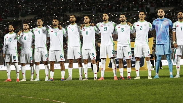 حسام عوار ينتصر لزميله في منتخب الجزائر باعتراف مثير